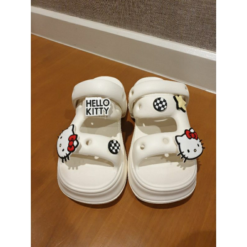 (พรีออเดอร์ 15-20 วัน) รองเท้าแตะเสริมส้น gukoo × hello kitty