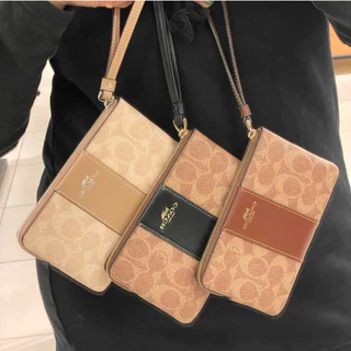 กระเป๋าคล้องมือ รุ่น Corner Zip Wristlet In Signature Canvas มีสีให้เลือก