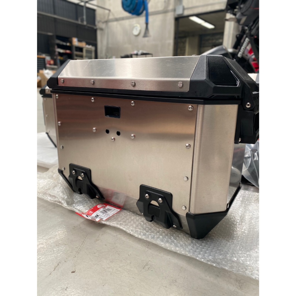 กล่อง GIVI 3 ใบXL750: ☑ กล่องท้าย GIVI Trekker Monte Bianco 45L  กล่องท้ายอะลูมิเนียมความจุ 45