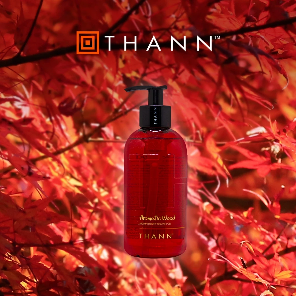 THANN Aromatic Wood Aromatherapy Shower Gel 320ml. ทำความสะอาดผิว พร้อมคืนความชุ่มชื้นและมีชีวิตชีวา