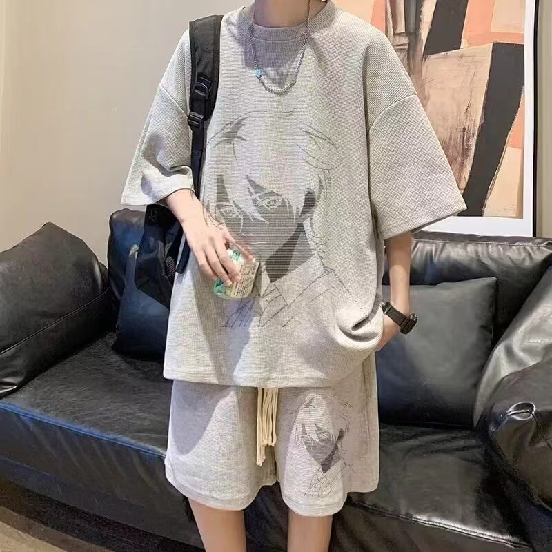 4สี ชุดสูทผู้ชาย คอกลม แขนสั้น+กางเกงขาสั้น ลายอนิเมะ เสื้อกีฬาลำลอง กางเกง เสื้อยืดหลวมๆ ผ้าวาฟเฟิล