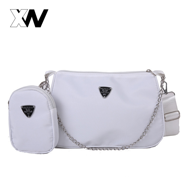 XWbrand  ส่งไวมากจ้า กระเป๋าแฟชั่นสำหรับสาวๆ รุ่นนี้มี 3 สี วัสดุคัดสรรมาอย่างดี คุ้มเกินราคาแน่นอน  เพราะรอของนานมาก