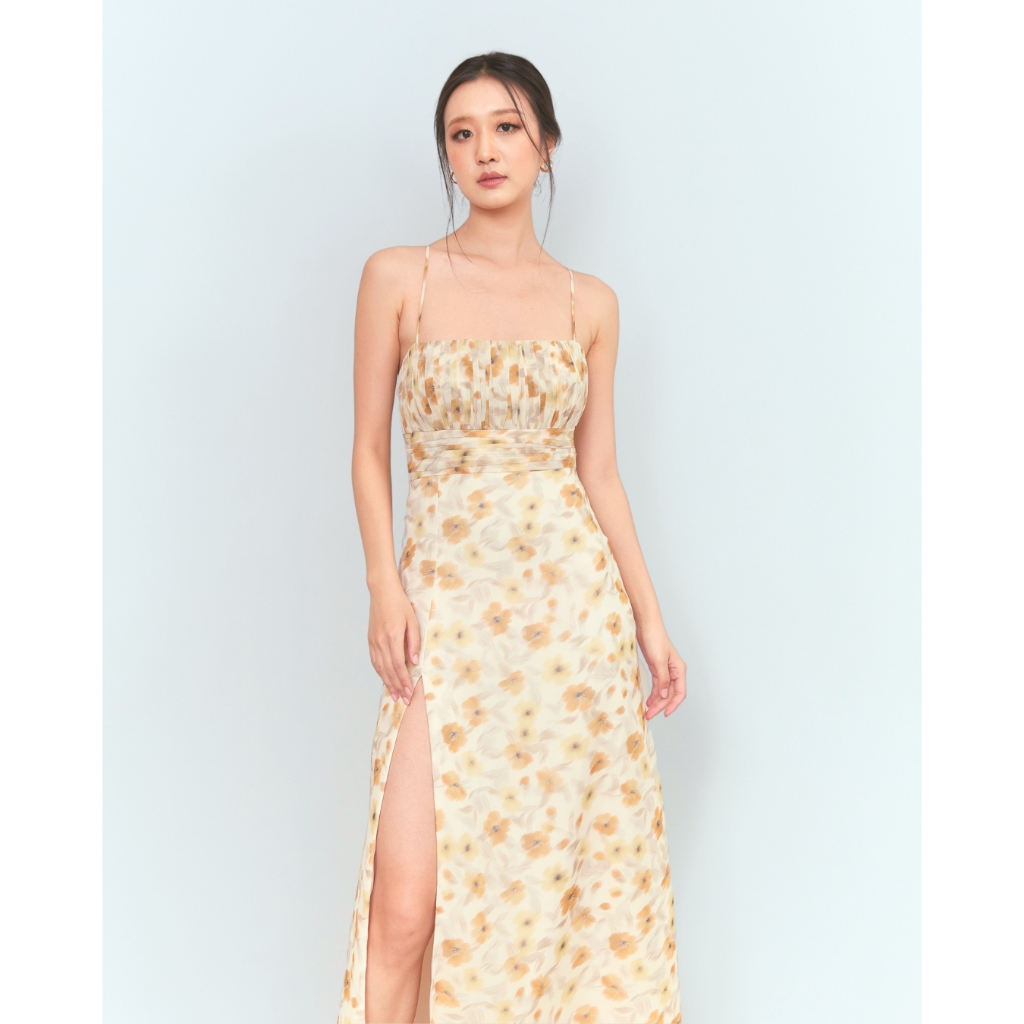 Whatagirlwants - KIKO FLORAL MAXI DRESS ( เดรสยาว ผ้าชีฟองญี่ปุ่น ลายดอกไม้ มีฟองน้ำในตัว )