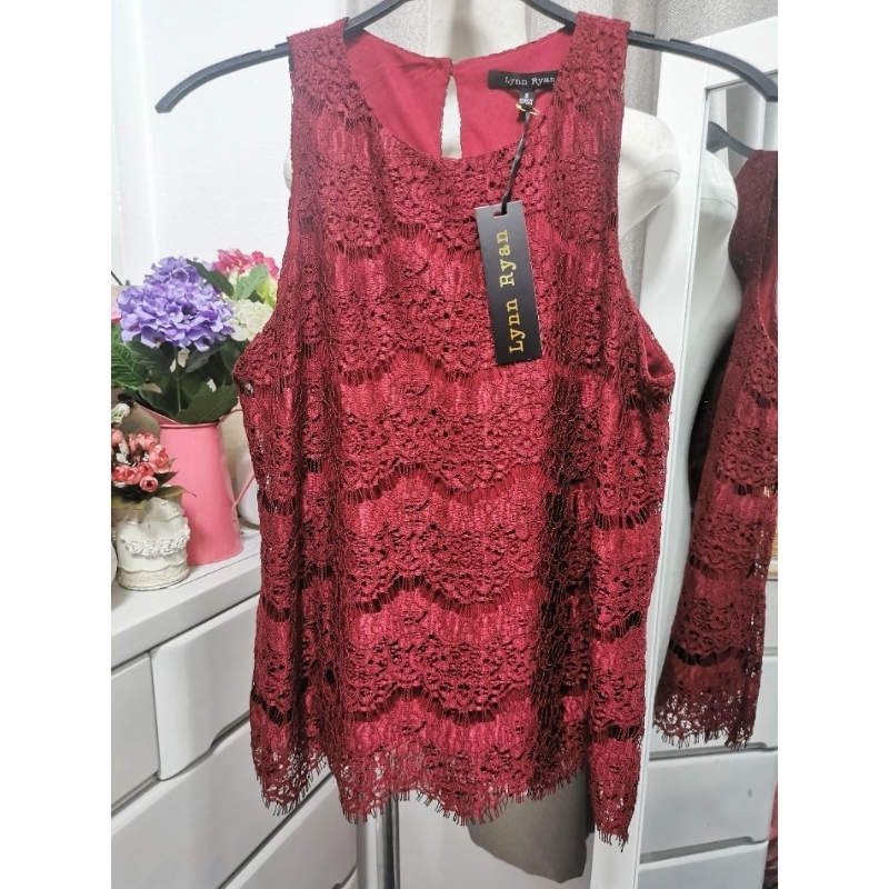 Sale!! เสื้อแขนกุด​ผ้าลูกไม้​ สีแดงไวน์​ งานมือ1​ Rynn Ryan