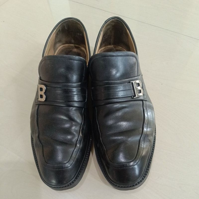 รองเท้าผู้ชาย ทำงาน สีดำ ประดับอักษร B สีเงิน ของแท้ Bally size 6.5 us พื้นเปลี่ยนใหม่