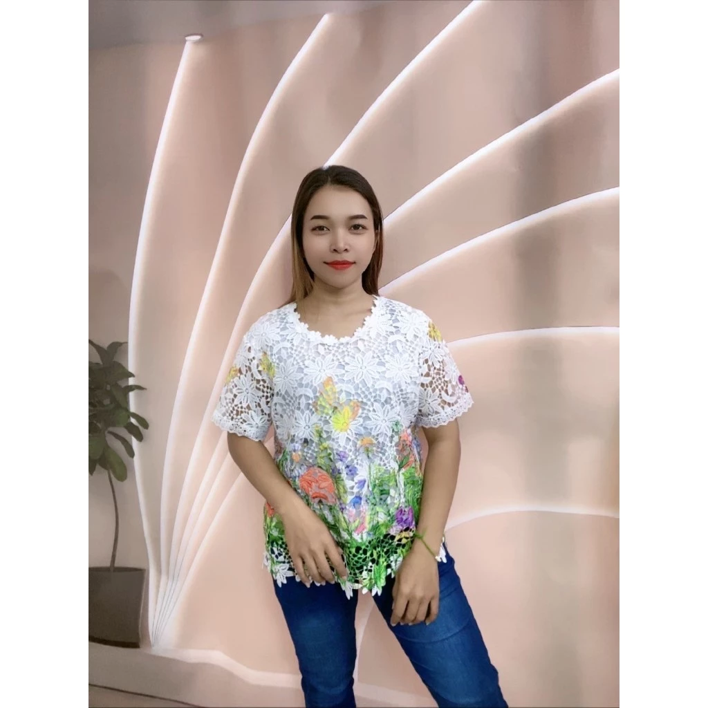 เสื้อลูกไม้ลายดอก รุ่น41 แขนสั้น คอกลม มีซับใน อก42นิ้ว
