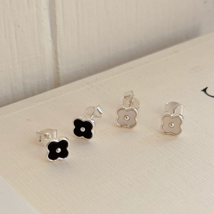 Suwann.na [ราคาต่อคู่] ต่างหู ต่างหูเงินแท้ ต่างหูดอกโคลเวอร์ สีขาว, ดำ