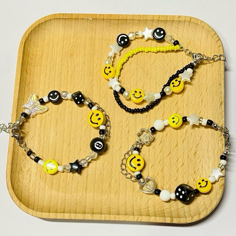 สร้อยข้อมือ yellow smile