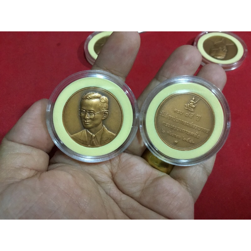 เหรียญที่ระลึกร9 สวยแท้100%