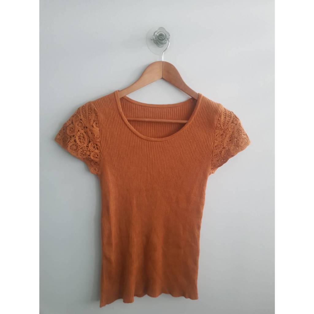 เสื้อผ้าทอเนื้อร่อง แต่งแขนลูกไม้ Jan Noel 32-36/24 สีอิฐ