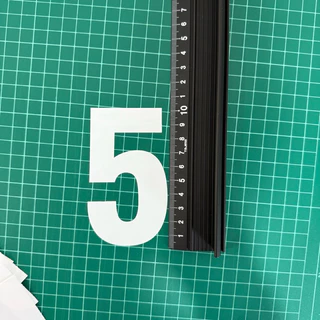 (D154) สติกเกอร์ตัวเลขไดคัท 0-9 สีขาว (ความสูง 2 cm. - 12 cm.) ขายแยกชิ้น สติกเกอร์ PVC กันน้ำ ลอกออกไม่ทิ้งคราบกาว