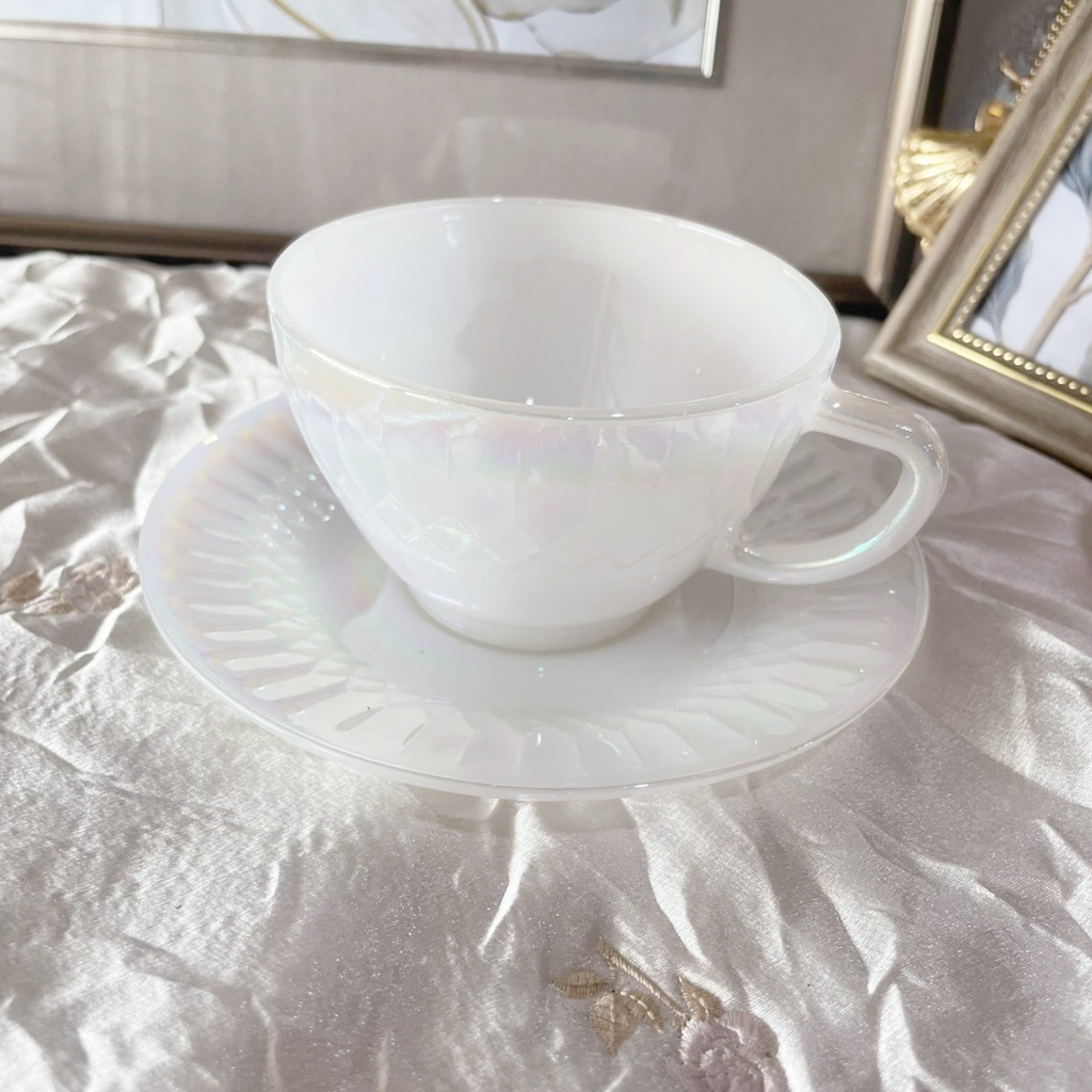 ชุดกาแฟ HEAT PROOF USA เนื้อนมเคลือบโฮโลแกรม สวยงามค่ะ ขนาด จาน W 12.5 cm แก้ว W 9.5 cm H 6 cm