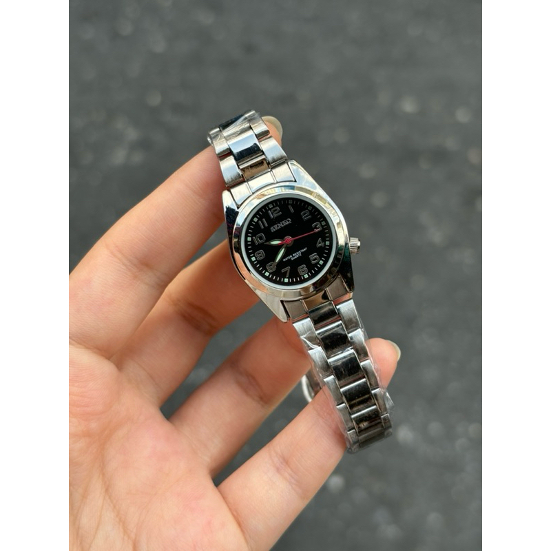 Saleๆ ผู้หญิง SENKQ เป็นแบบตัวเลขเต็ม สายเป็นสแตนเลสสีเงิน มีพรายน้ำ กันน้ำได้ แบรนด์ แท้อย่างแน่นอน