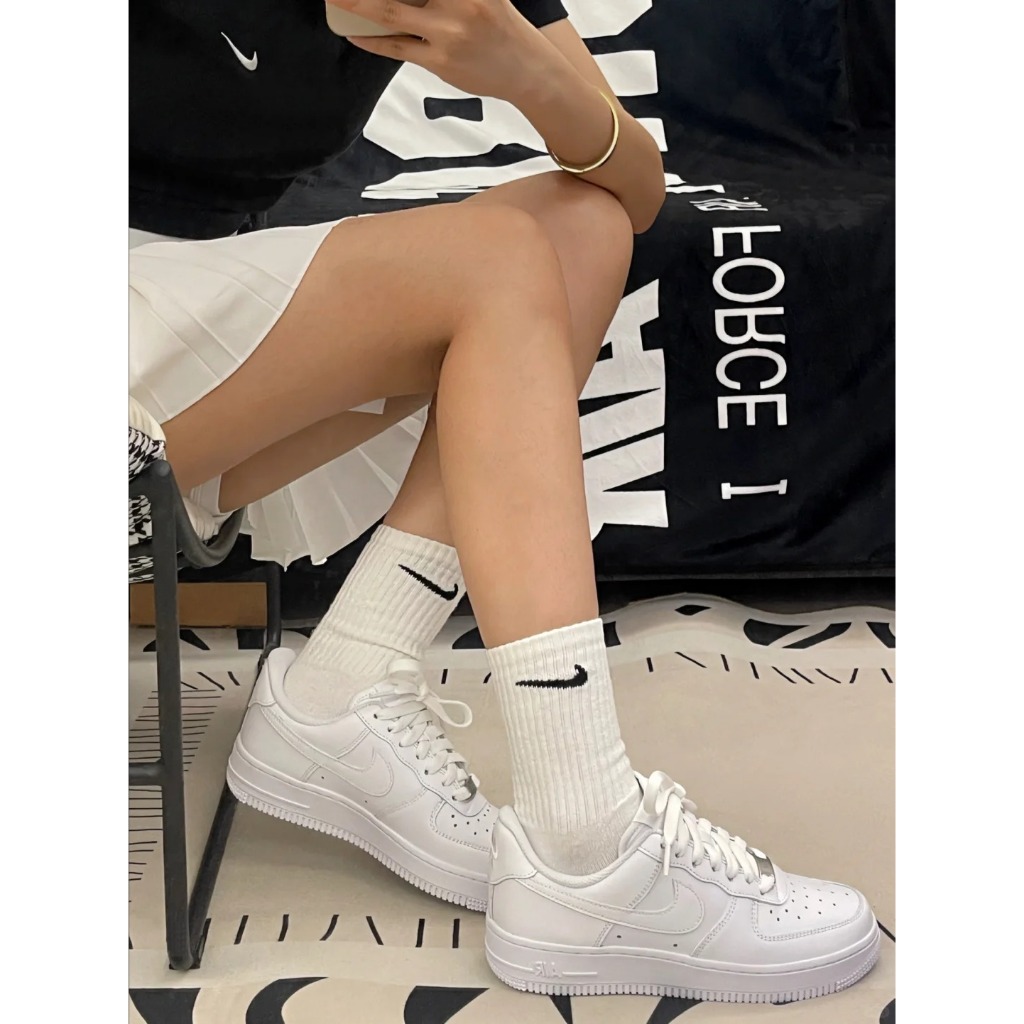 ✅ของแท้ 100% AIR FORCE LOW classic pure white รองเท้าผ้าใบหุ้มข้อต่ำสำหรับผู้ชายและผู้หญิง