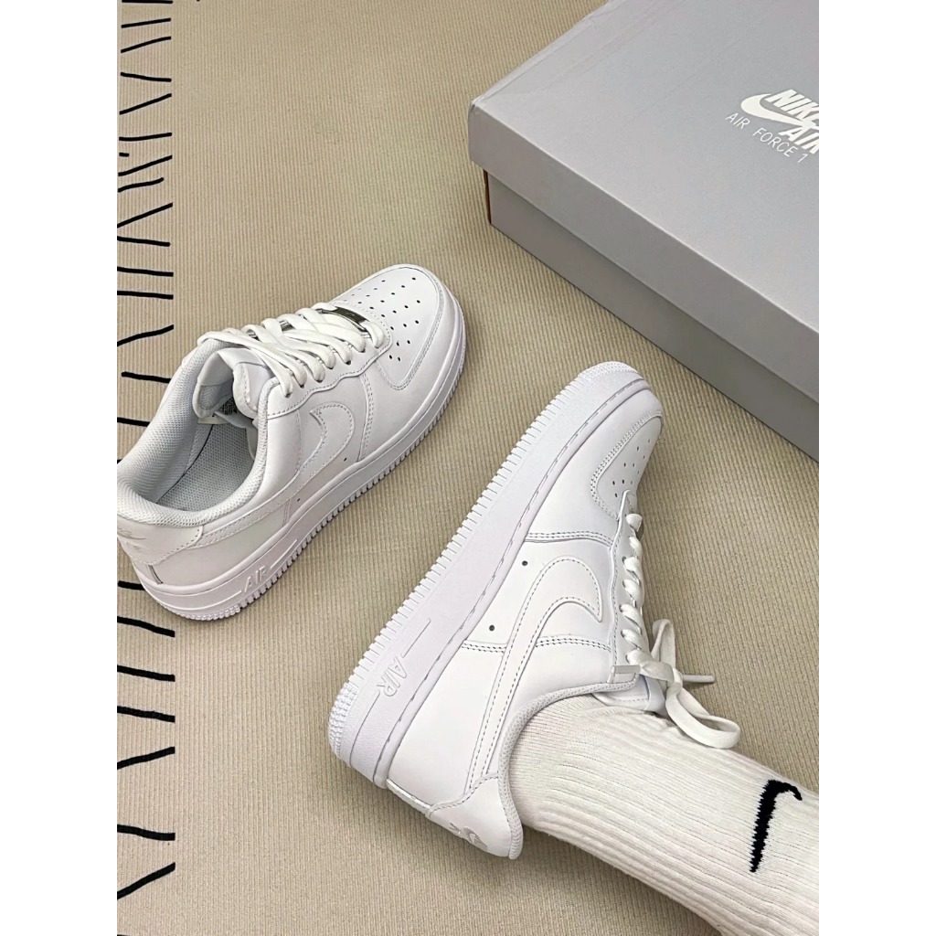 ✅ของแท้ 100% AIR FORCE LOW classic pure white รองเท้าผ้าใบหุ้มข้อต่ำสำหรับผู้ชายและผู้หญิง