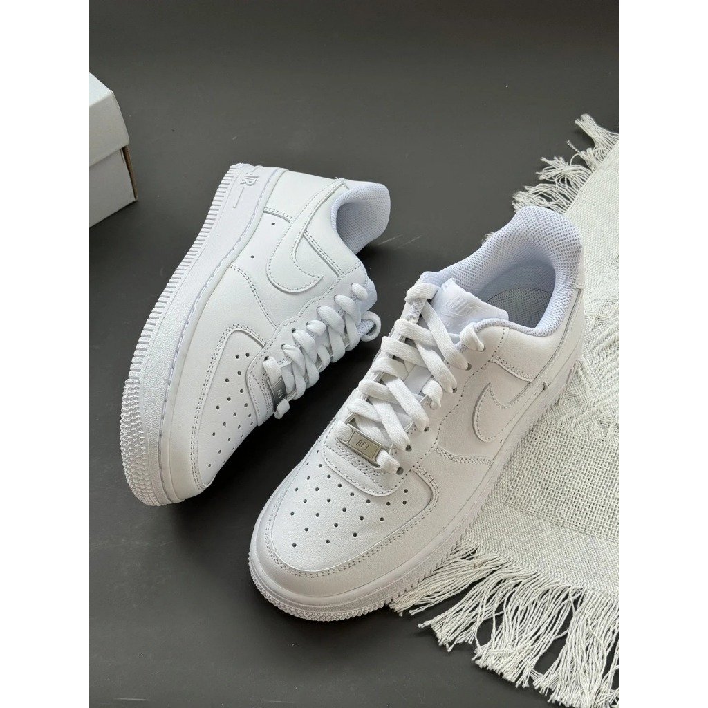 ✅ของแท้ 100% AIR FORCE LOW classic pure white รองเท้าผ้าใบหุ้มข้อต่ำสำหรับผู้ชายและผู้หญิง