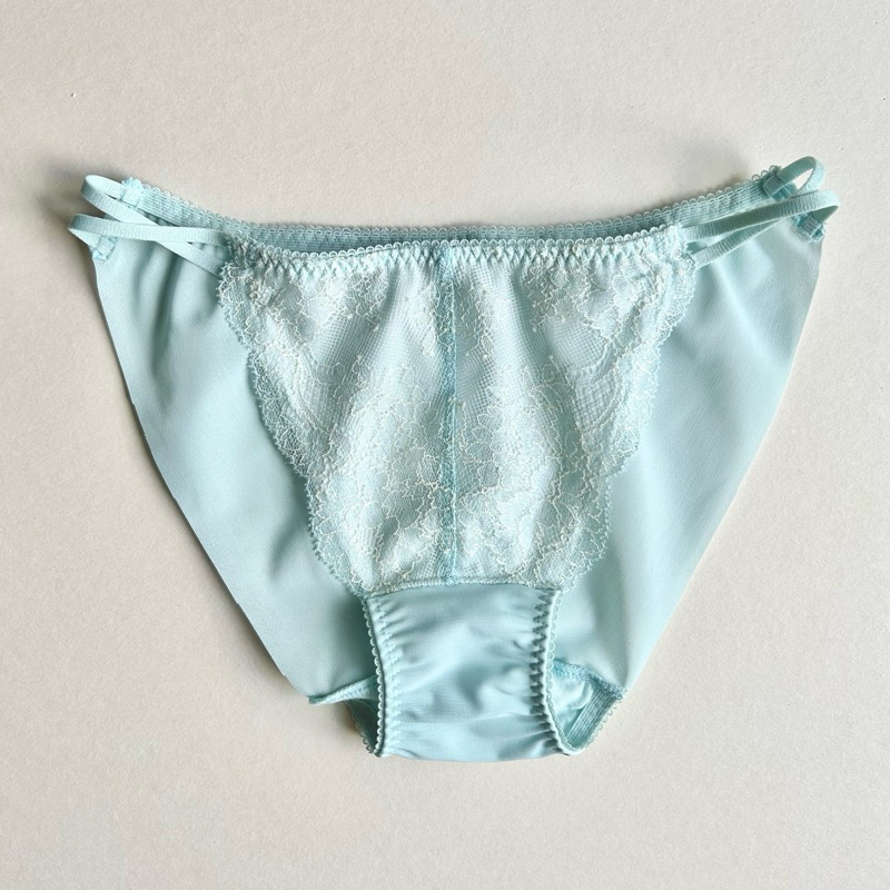 กางเกงใน wacoal  ผ้า nylon ไร้ขอบ แต่งเส้นคู่ เอว 24-26 ใหม่ตัดป้าย🇯🇵NWC122