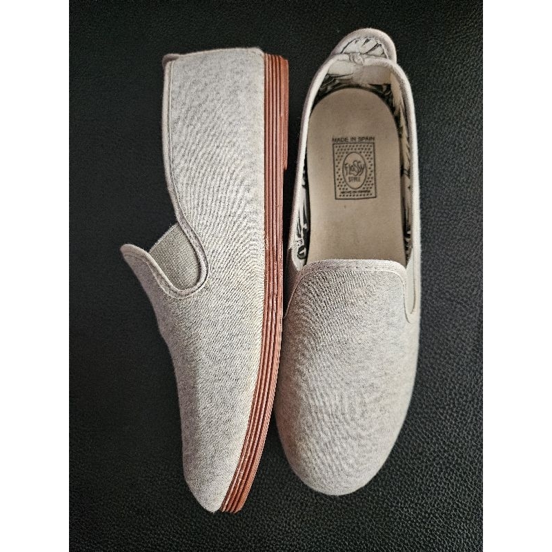 รองเท้าลำลองผ้าสีเทา แบรนด์ Flossy ไซส์ 38