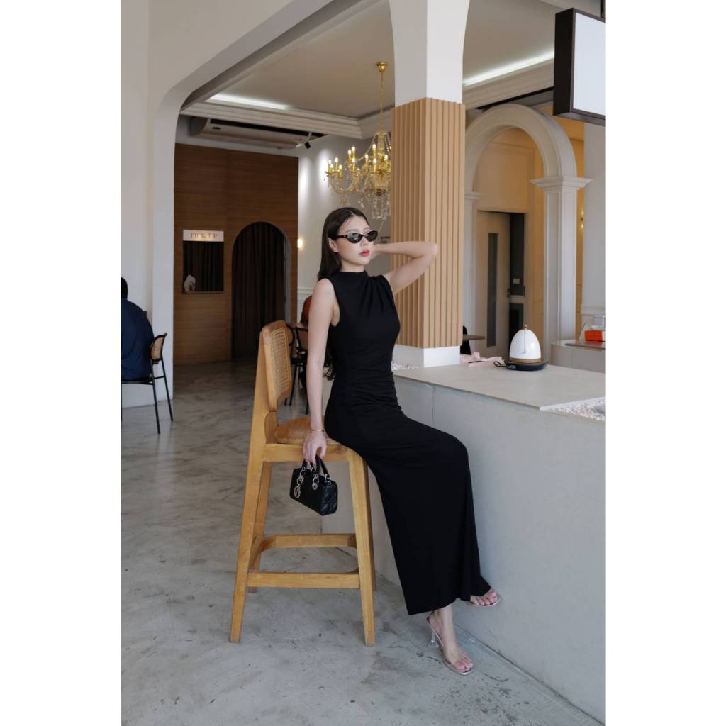 INTUON #9813​ (พร้อมส่ง) เดรสยาวคอชิดแขนกุด แต่งย่นไหล่และย่นตรงเอว T-SHIRTNISTA - รูปที่ 3