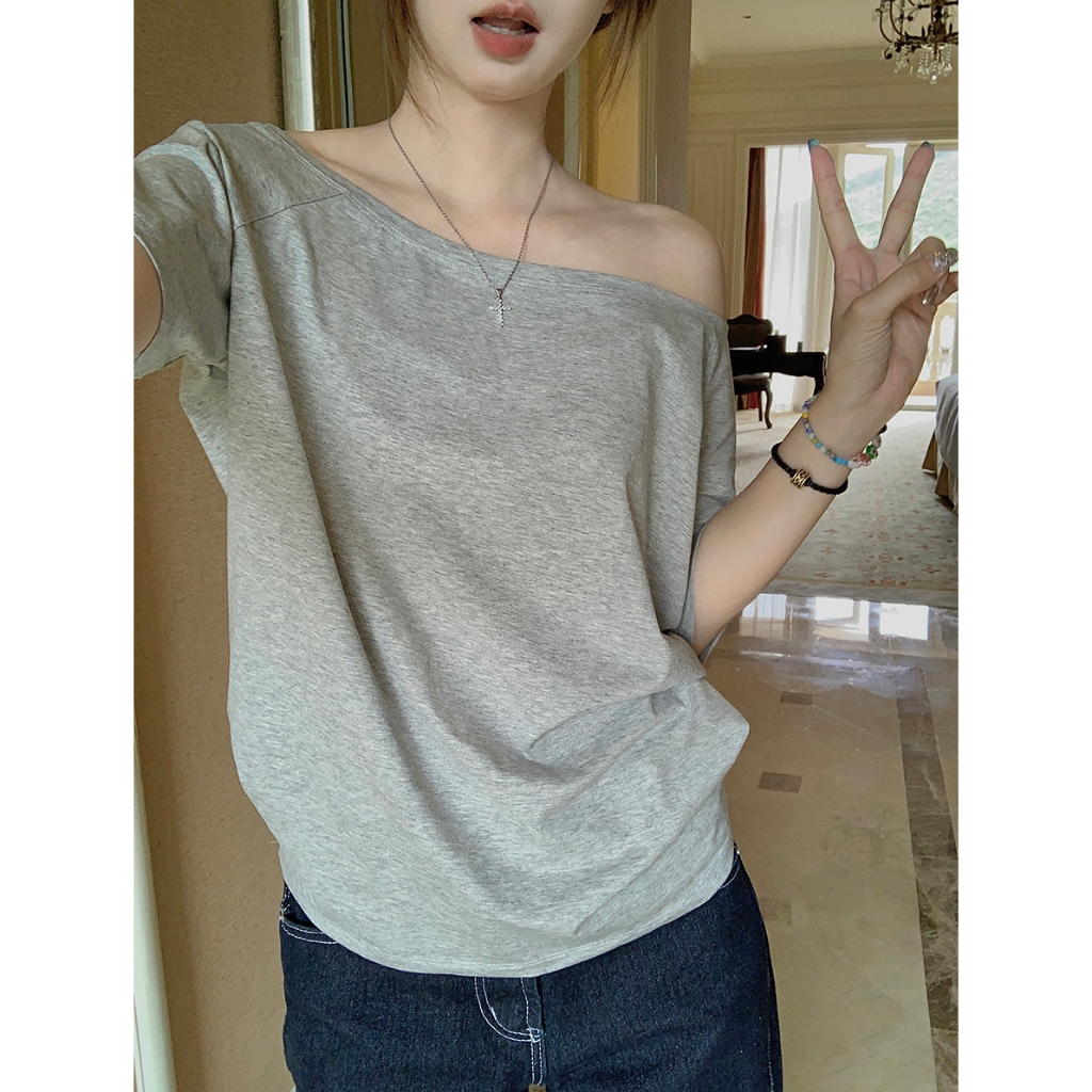 เสื้อยืดผู้หญิง คอปาดปาดไหล่ เสื้อยืดสวยๆผู้หญิงที่กําลังฮิต oversize  สไตล์เรโทร เหมาะสำหรับสาวแซ่บ คอกลมแขนสั้น สีทึบ รูปที่ 5