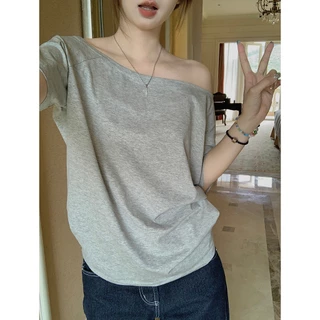 เสื้อยืดผู้หญิง คอปาดปาดไหล่ เสื้อยืดสวยๆผู้หญิงที่กําลังฮิต oversize สไตล์เรโทร เหมาะสำหรับสาวแซ่บ คอกลมแขนสั้น สีทึบ
