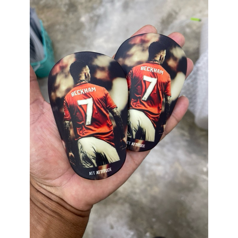 สนับแข้งพิมพ์ลาย รูป เบ็คแฮ่ม Collection สวย เท่ห์ ป้องกันการบาดเจ็บ จากการเล่นฟุตบอ มีทั้งขนาด สำหรับเด็กและผู้ใหญ่