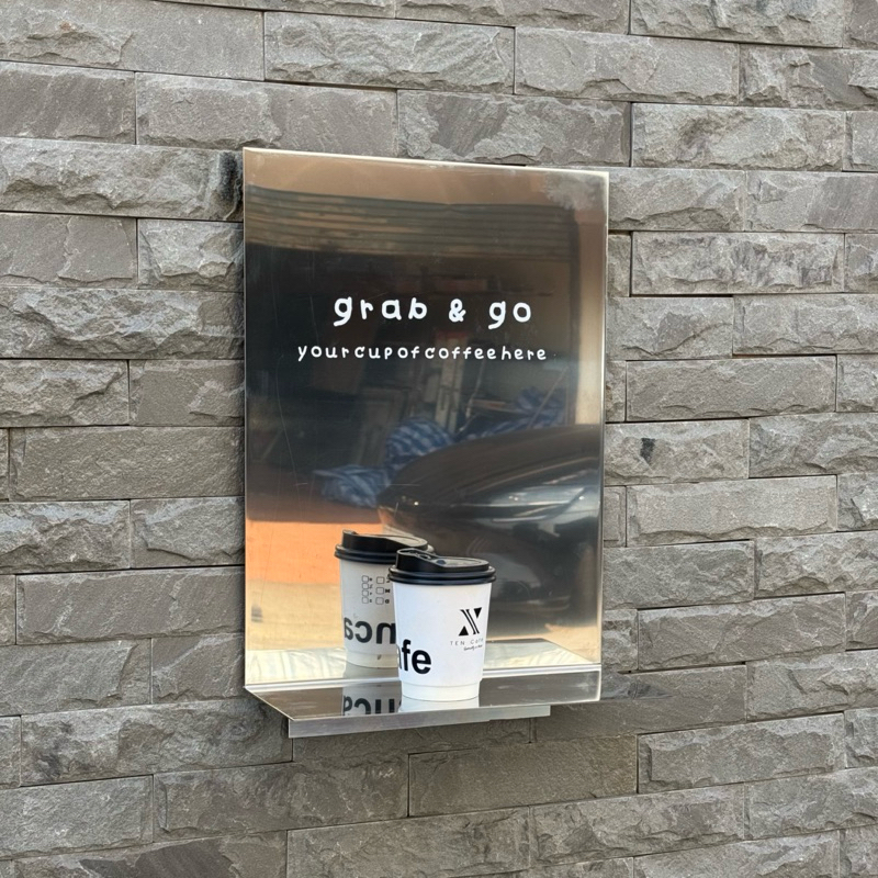 (ส่งเร็ว 1 วัน )มาแรงไฟลุก 🧨 put on sign พร้อมส่ง ป้ายสำหรับคาเฟ่ที่มาแรงสุดๆตอนนี้