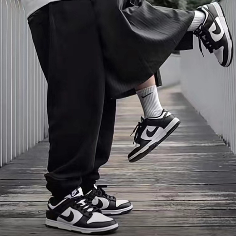 ของแท้ 100 % NIKE DUNK LOW BLACK / WHITE " PANDA " GREY FOG SNEAKERS รองเท้าสเก็ตบอร์ดสำหรับผู้ชายและผู้หญิง DD1391-100