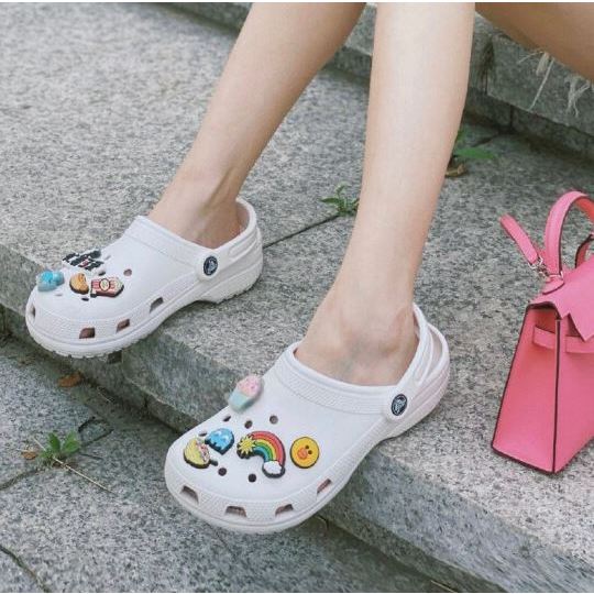 รุ่นใหม่❗️Classic Crocs Clog หิ้วนอก ถูกกว่าshop✨(สินค้าพร้อมจัดส่งจากไทย)✨แจกตัวติดรองเท้า