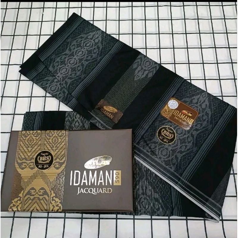 ผ้าโสร่งผู้ชาย มาใหม่ลายปัก แบรนด์ “ATLAS รุ่นidaman 590” เย็บแล้ว ซับน้ำดี ผ้าไม่ลื่น พร้อมกล่องสีน้ำตาล