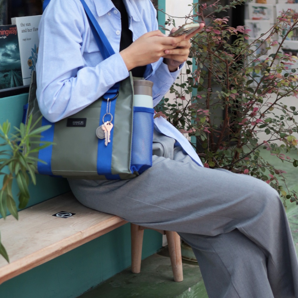 กระเป๋าผ้าใบ ทำงาน ใส่ tablet กันน้ำ สะพายไหล่ ขนาดเล็ก SHORT-LINE BAG KIDNAP ME