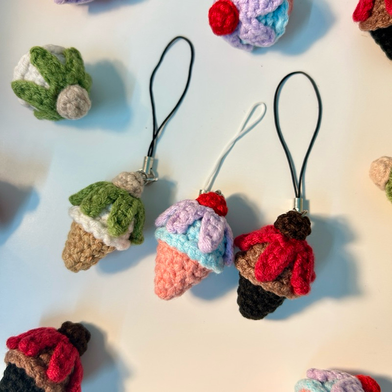 Mini Ice Cream Cone Keychain พวงกุญแจไหมพรมไอศกรีมโคนจิ๋ว🍦