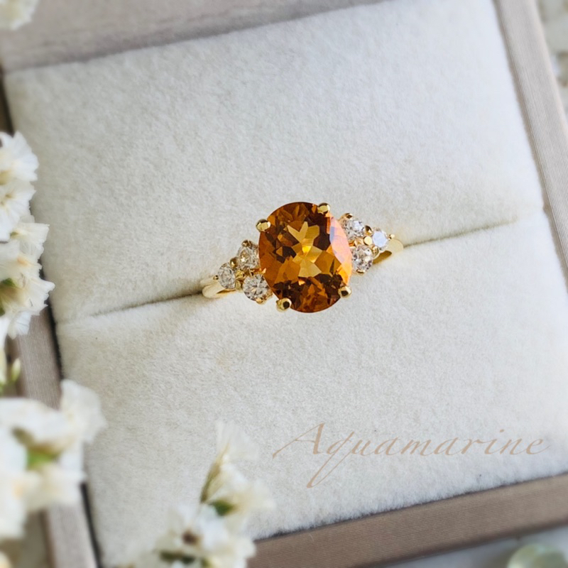 แหวนพลอยซิทริน เจียระไนทรงไข่ 8 x 10 mm.ประดับพลอยเพทายขาว