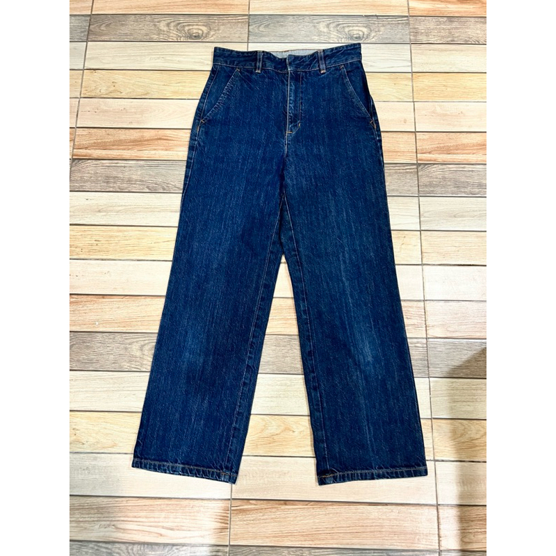 GU CENTER PRESS STRAIGHT JEANS