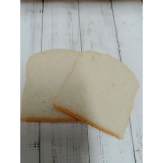 ขนมปังกะโหลกจิ๋วแห้ง เนื้อเนียน แล้วแผ่นเสมอกันกว้าง5.*สูง5.5cm ขายเป็นแถว