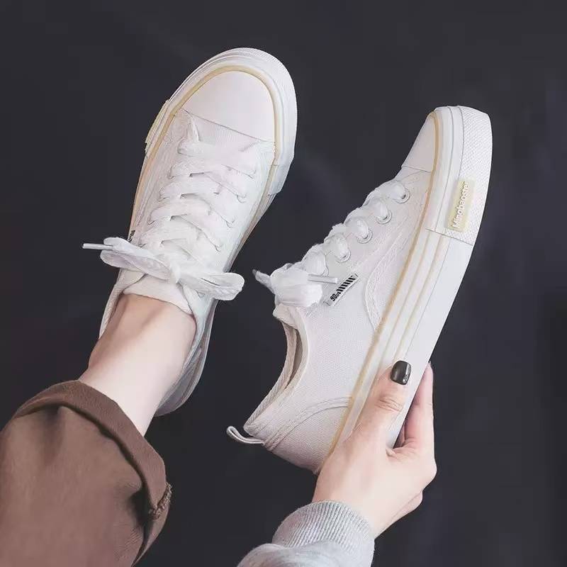 พร้อมส่ง️ในไทยทุกวัน รองเท้ายี่ห้อ Bright รองเท้าผ้าใบ สีขาว รุ่น OLLY มีไซส์ 37-40 นุ่ม ใส่สวย support เท้า