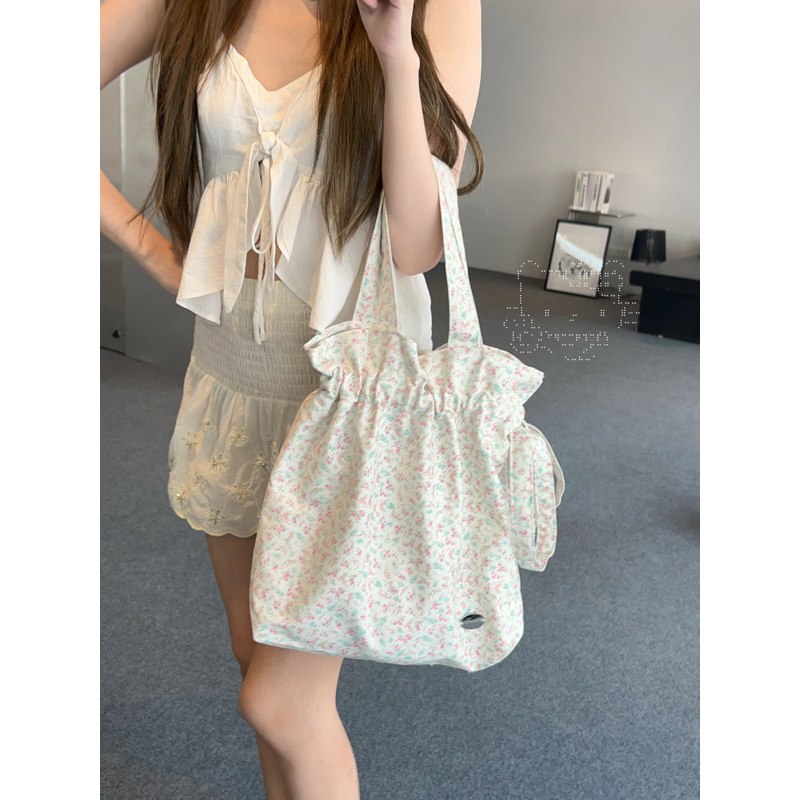 Summer flower bag💐 ล็อตใหม่ปรับยาวให้ยาวกว่าเดิม 2 นิ้ว ✨กระเป๋าผ้าลายดอก ใส่ไอแพดได้ ผ้าหนาแข็งแรง