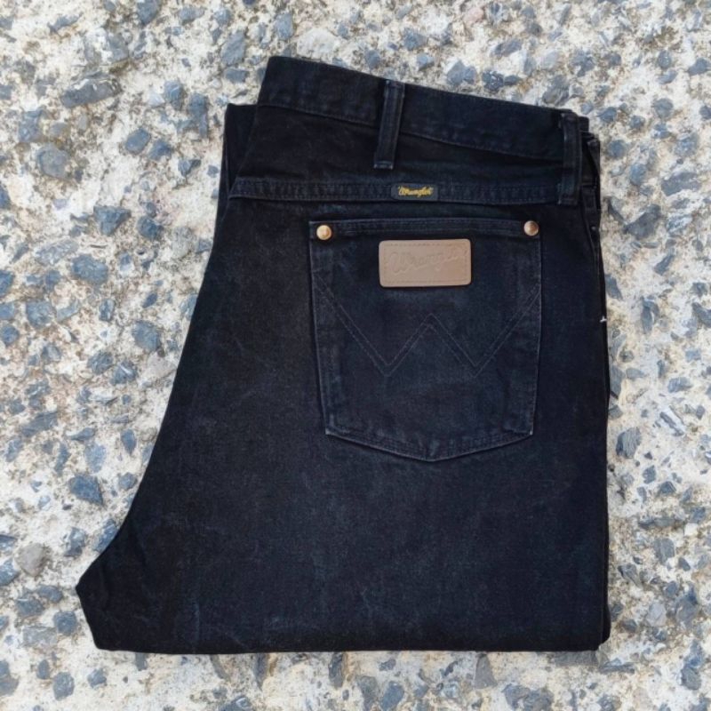 W3/39 กางเกงยีนส์มือสอง Wrangler รุ่น 13MWZWK เอววัดจริง 39" ยาวทั้งตัว 46.5" ปลายขา 9" ผลิต USA