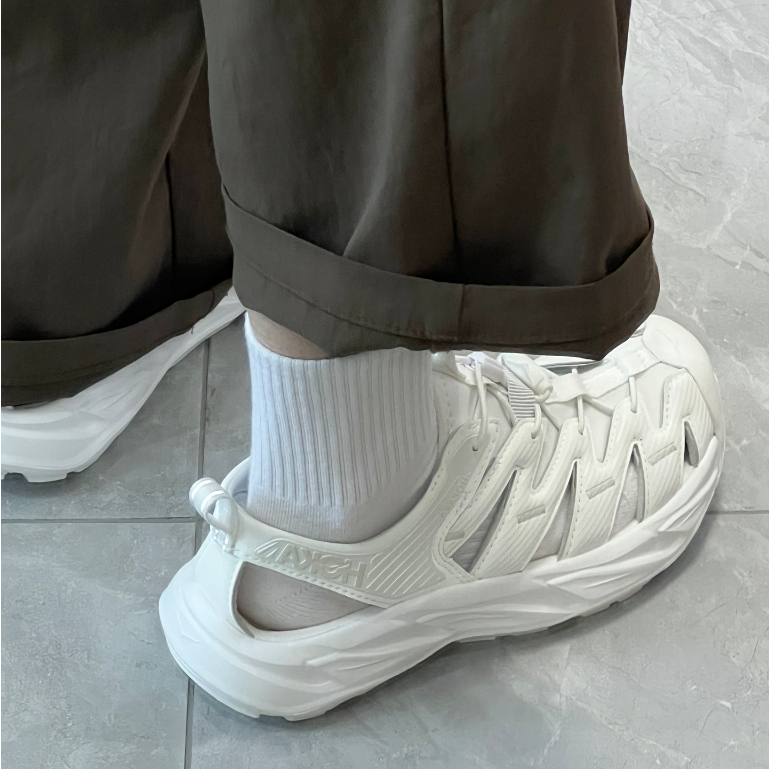 【ของแท้ 100 %】รองเท้าแตะกีฬา HOKA ONE ONE Hopara OG ยูนิเซ็กส์ สีขาว 1123112-WHWH