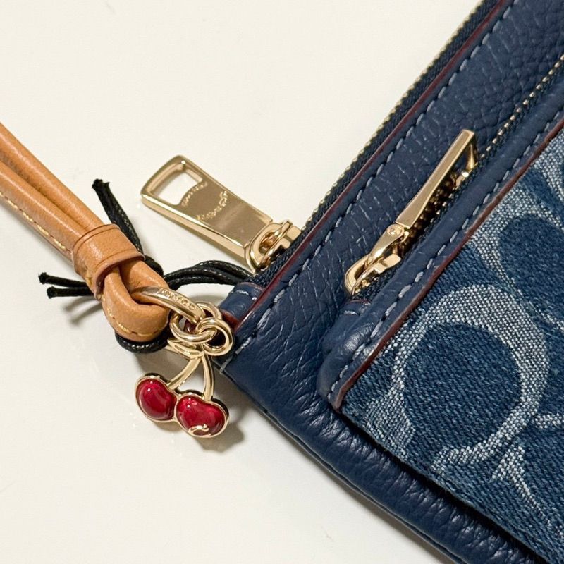 พร้อมส่ง✨✨คอลเลคชั่นใหม่ 2024[ผ่อน 0%]COACH  DOUBLE ZIP WALLET #กระเป๋าคล้องมือ#กระเป๋าสตางค์