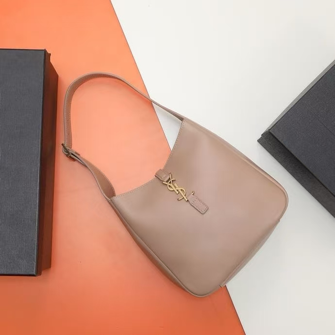 SAINT LAURENT YSL LE5A7 หนังลูกวัวกุ๊ยกระเป๋ากุ๊ยกระเป๋าสะพายมือ 657230  99