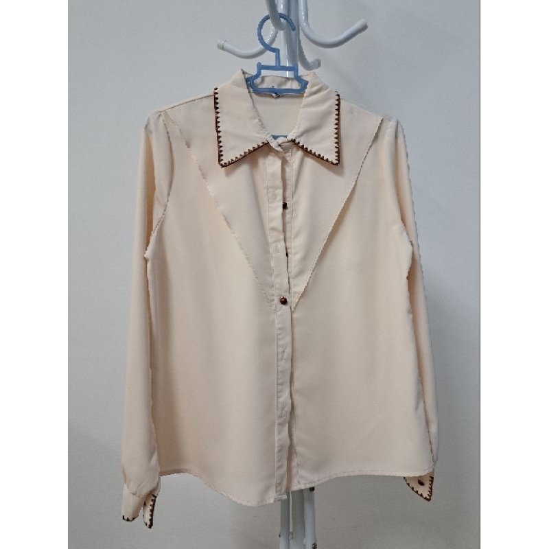 A25.มือสอง เสื้อเชิ้ตเรียบหรู