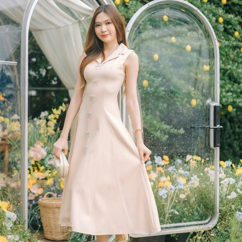 [NITTAYA] D2686 ชุดเดรสกระโปรงคอปกแขนกุดดีเทลแต่งเข็มกลัดโบว์เพชรสวยหรูดูแพงผู้ดีลุคคุณสุด ใส่เที่ยว ออกงาน ดินเนอร์