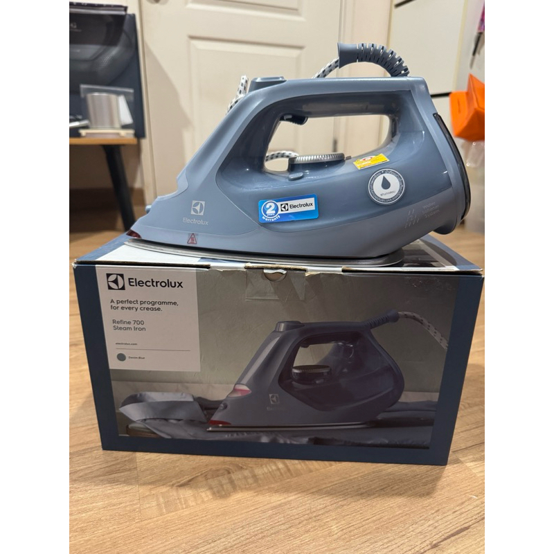 เตารีดไอน้ำ Electrolux รุ่น E7SI1-80DB สภาพ 80%