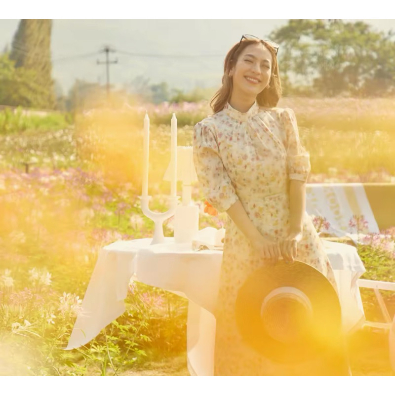 Lookbooklookbook - Ayumi dress สี spring field ชุดเดรสยาว แขนสามส่วน สีขาว ลายดอก