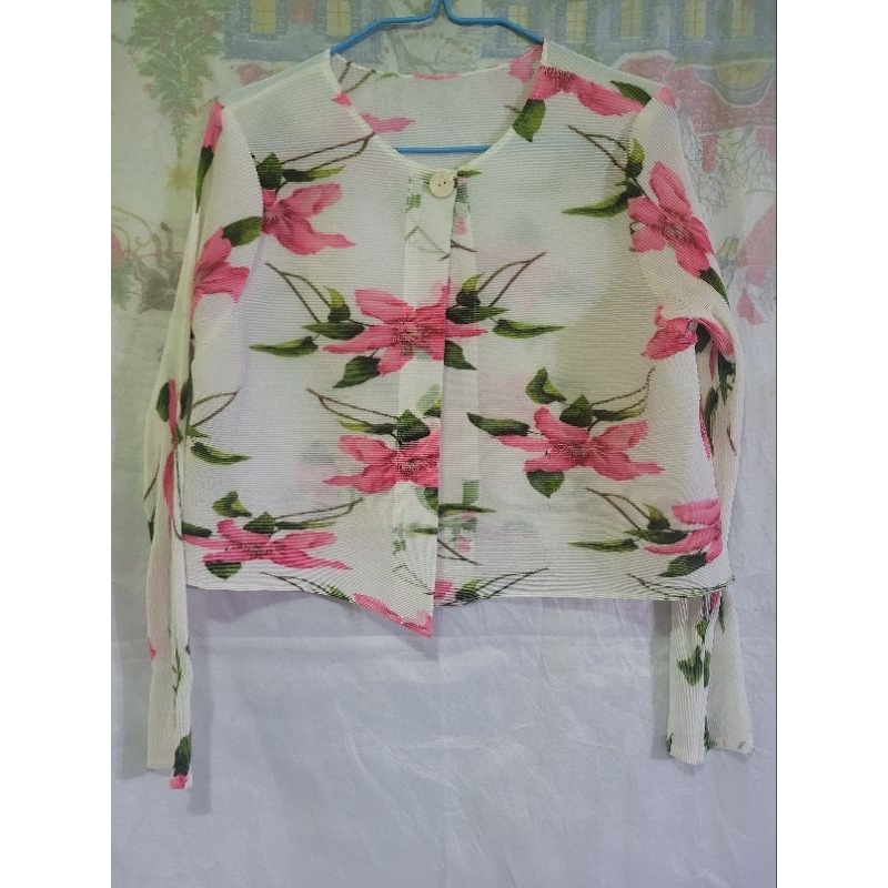 เสื้อ 4 แบบ 4 สไตล์ ( มือ 1 )