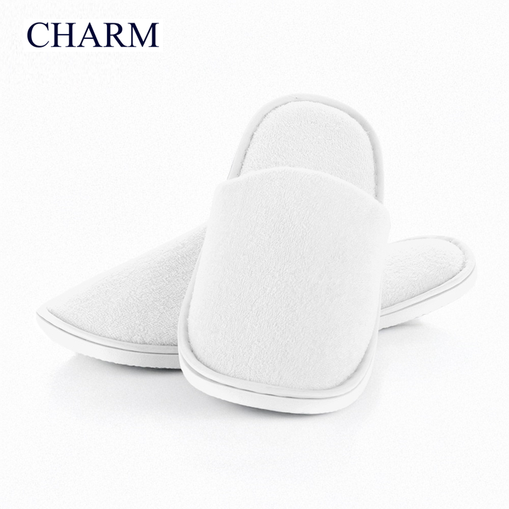 CHARM รองเท้าใส่ในบ้าน Slippers พื้นกันลื่น น้ำหนักเบา สีขาว Free Size ใช้ได้ทุกวัน