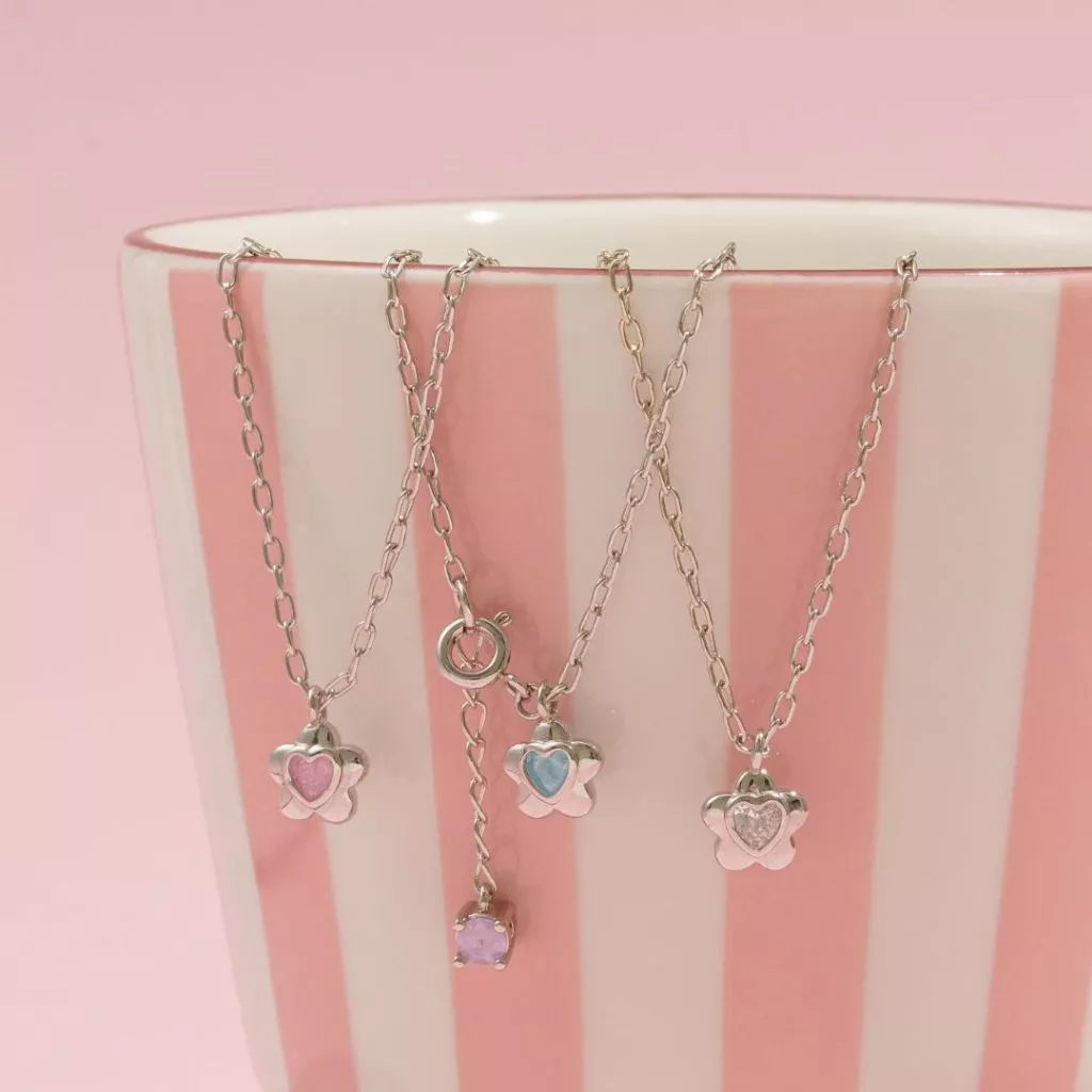 Petite Camellia Necklace สร้อยคอสายโซ่ห้อยจี้ดอกไม้ ใส่ได้ 2 แบบ