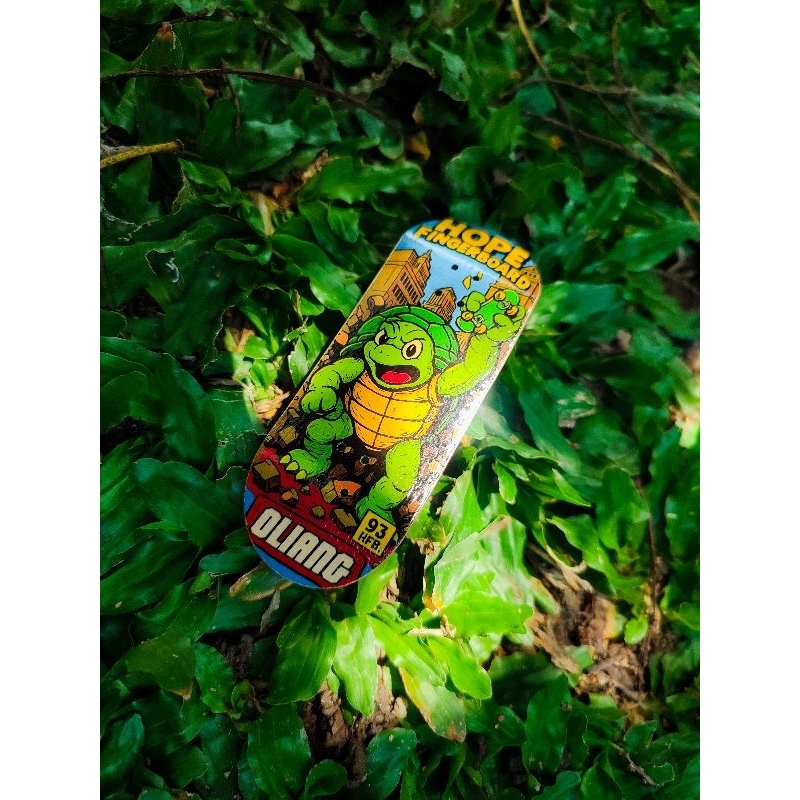 Hope fingerboard แผ่นซีรีย์เต่าเจ้าโอเลี้ยง มีขนาดแผ่น 32,34,36x96mm. มีทั้งขายแยกแผ่นและพร้อมเล่น