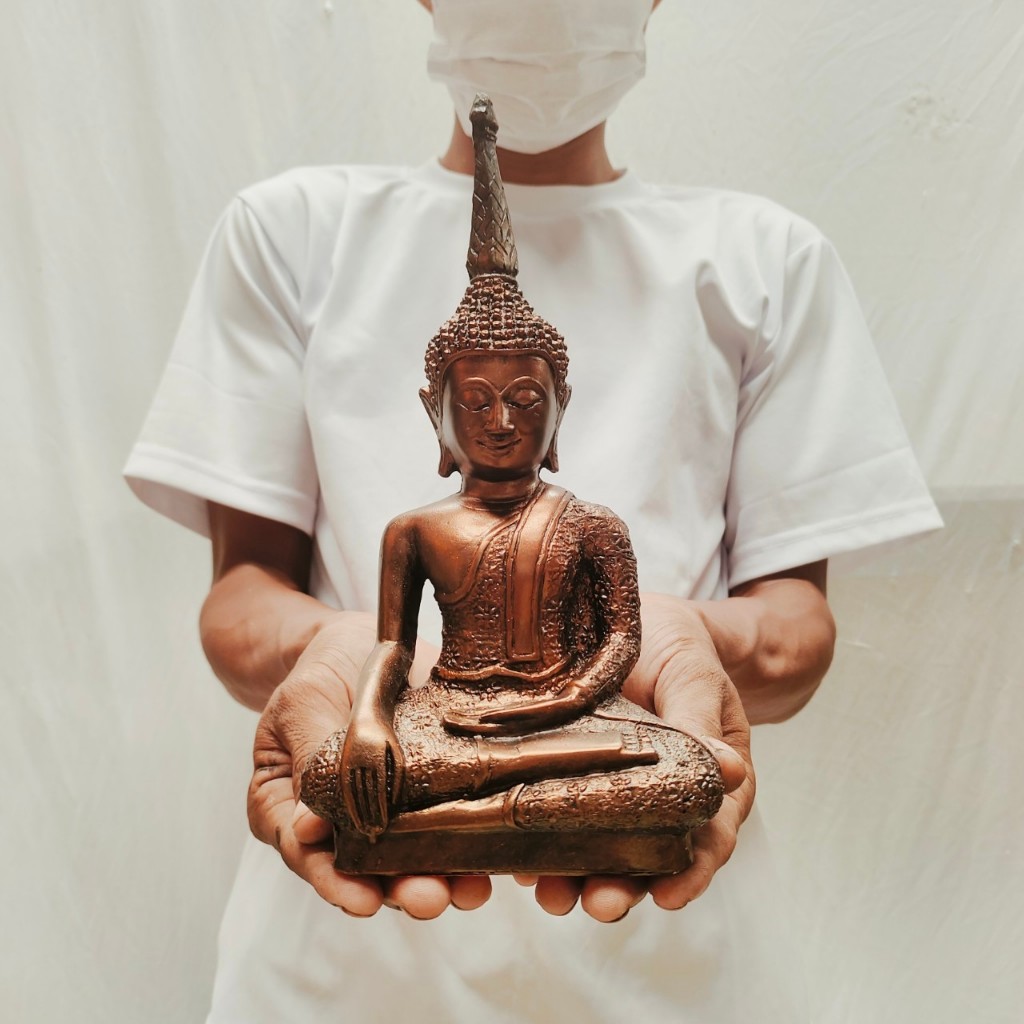 พระเชียงรุ้ง ศิลปะเก่าโบราณ รุ่นเเรก สีนากปัดเก่า ขนาด 5 นิ้ว สูง 10 นิ้ว ผ่านพิธีเเล้ว